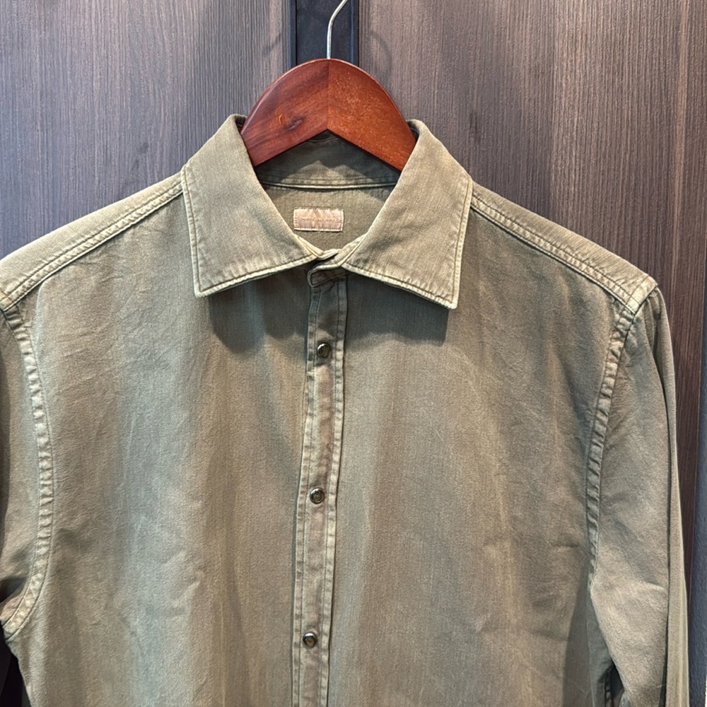 Men's Olive Green Casual Button Down Shirt. Purchased in Italy 🇮🇹